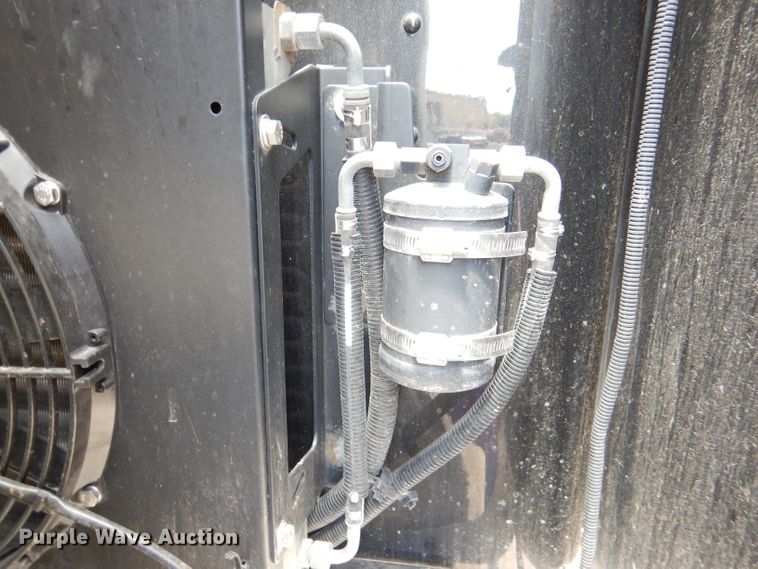 image for item DM0089 2015 Peterbilt 579  semi truck