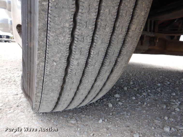 image for item DM0089 2015 Peterbilt 579  semi truck