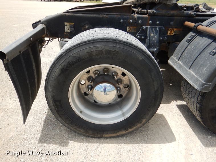 image for item DM0089 2015 Peterbilt 579  semi truck