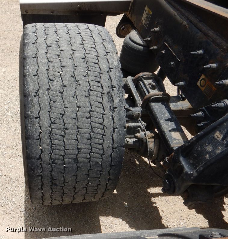 image for item DM0089 2015 Peterbilt 579  semi truck