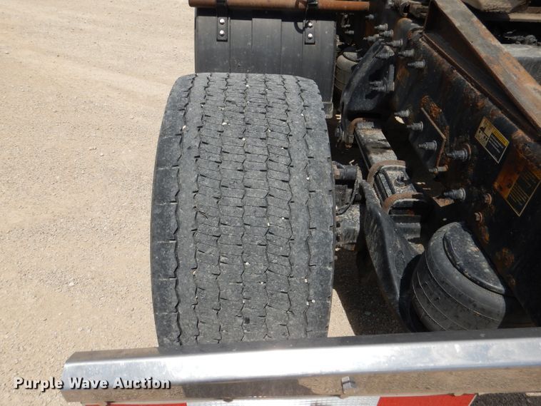 image for item DM0089 2015 Peterbilt 579  semi truck