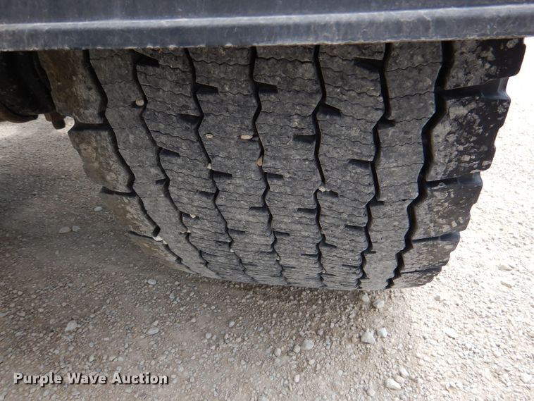 image for item DM0089 2015 Peterbilt 579  semi truck