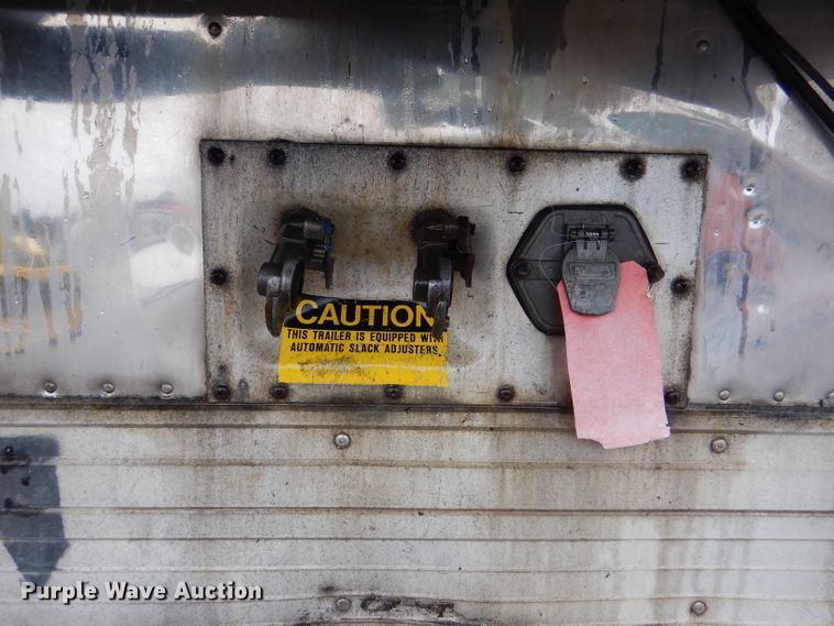 image for item DM0163 1998 Utility VS2R  refrigerated van trailer