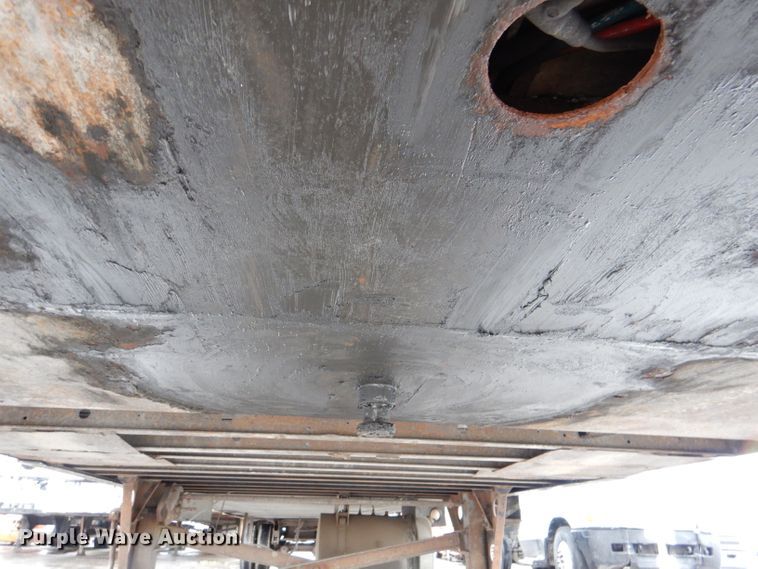 image for item DM0163 1998 Utility VS2R  refrigerated van trailer