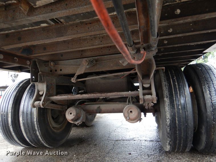 image for item DM0163 1998 Utility VS2R  refrigerated van trailer