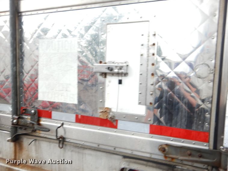 image for item DM0163 1998 Utility VS2R  refrigerated van trailer