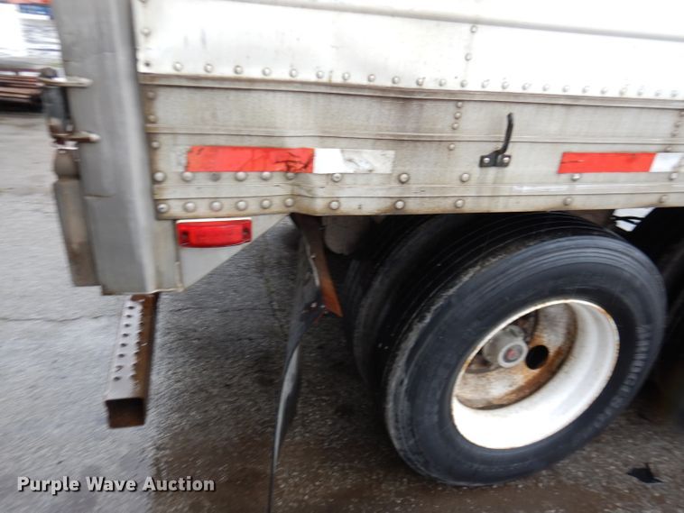 image for item DM0163 1998 Utility VS2R  refrigerated van trailer