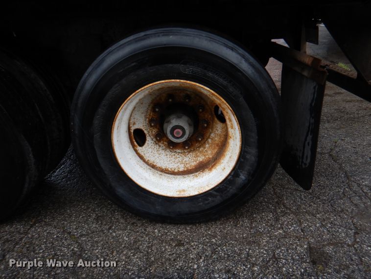 image for item DM0163 1998 Utility VS2R  refrigerated van trailer