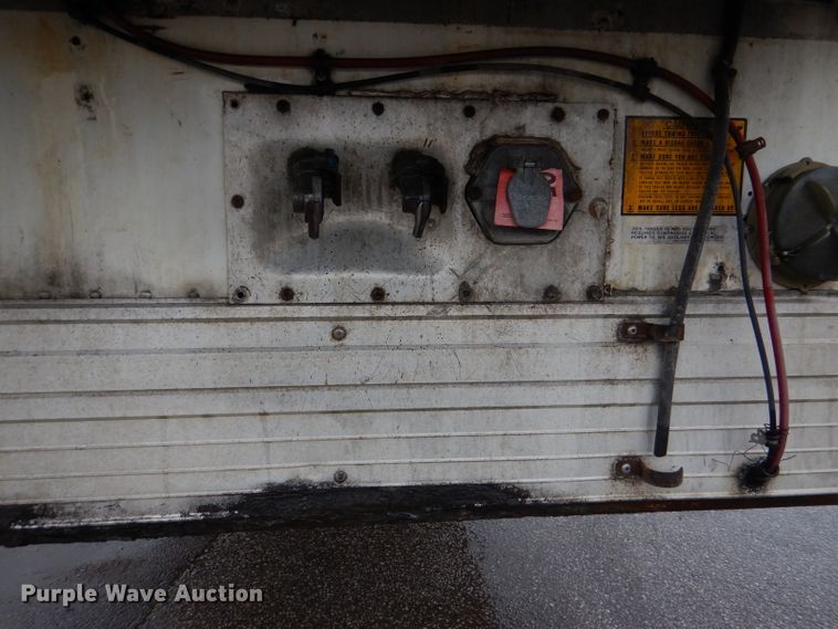 image for item DM0165 2001 Utility VS2RX  refrigerated van trailer