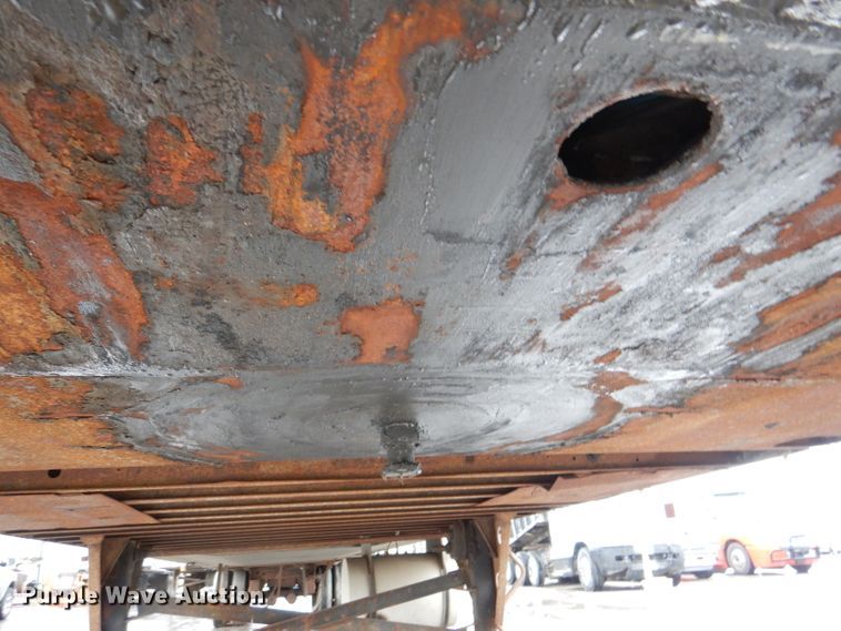 image for item DM0165 2001 Utility VS2RX  refrigerated van trailer