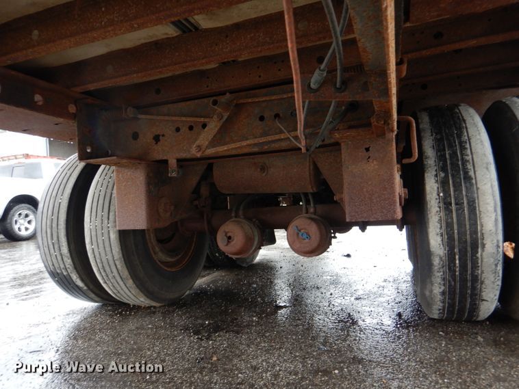 image for item DM0165 2001 Utility VS2RX  refrigerated van trailer