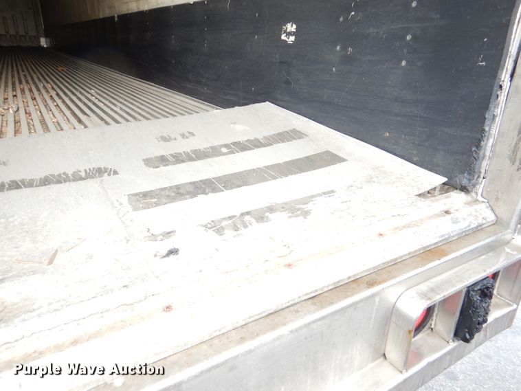 image for item DM0165 2001 Utility VS2RX  refrigerated van trailer