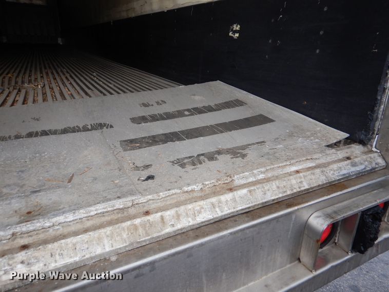 image for item DM0165 2001 Utility VS2RX  refrigerated van trailer