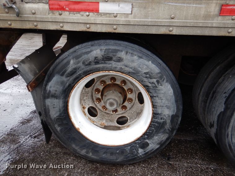 image for item DM0165 2001 Utility VS2RX  refrigerated van trailer