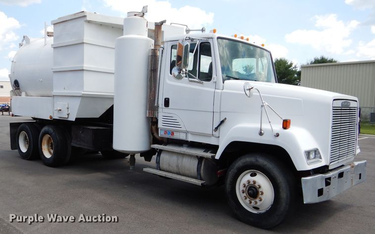 image for item DM4318 1994 Freightliner FLC  vacuum truck