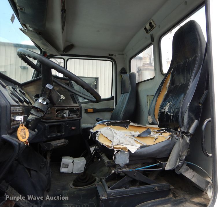 image for item DM4318 1994 Freightliner FLC  vacuum truck