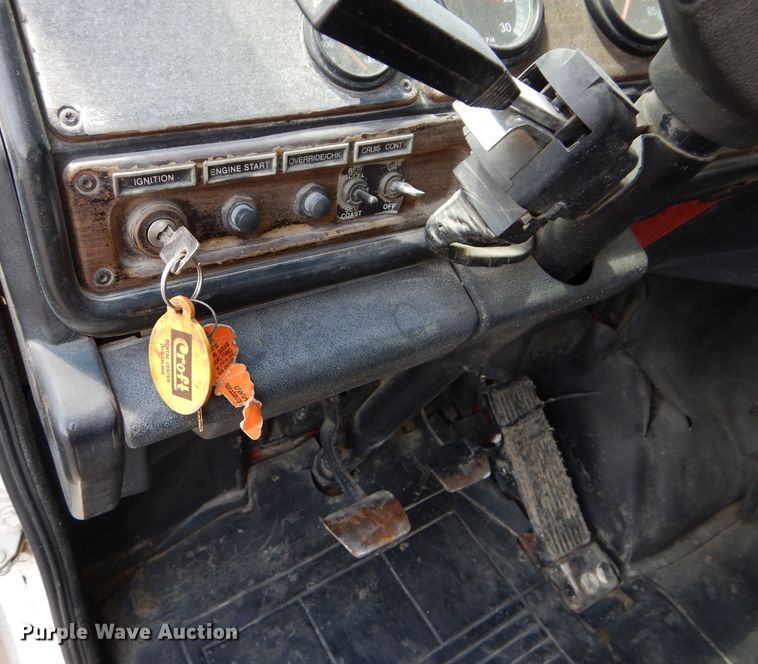 image for item DM4318 1994 Freightliner FLC  vacuum truck