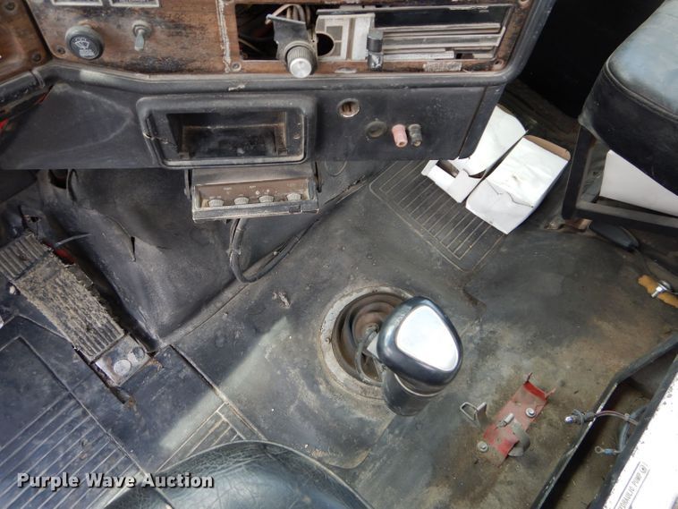 image for item DM4318 1994 Freightliner FLC  vacuum truck