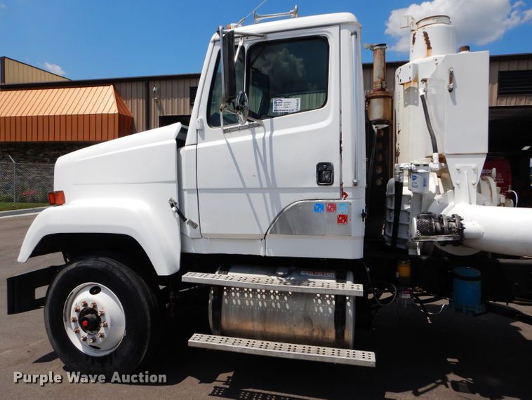 image for item DM4318 1994 Freightliner FLC  vacuum truck
