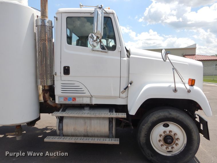 image for item DM4318 1994 Freightliner FLC  vacuum truck