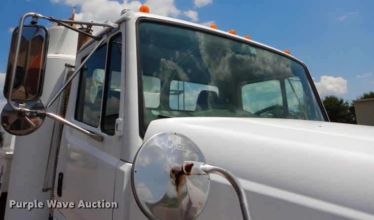 image for item DM4318 1994 Freightliner FLC  vacuum truck