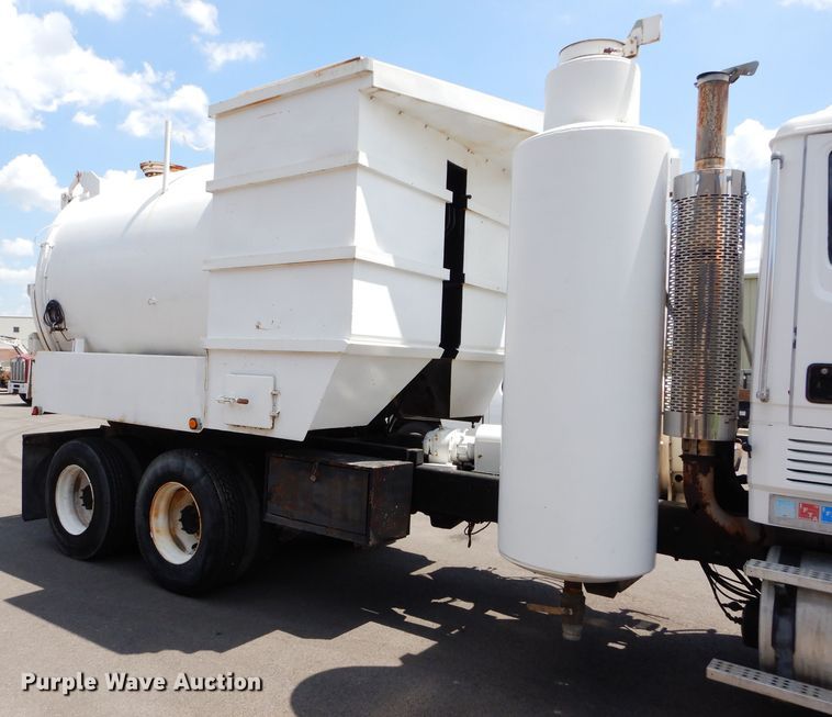 image for item DM4318 1994 Freightliner FLC  vacuum truck