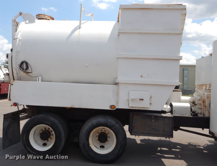 image for item DM4318 1994 Freightliner FLC  vacuum truck