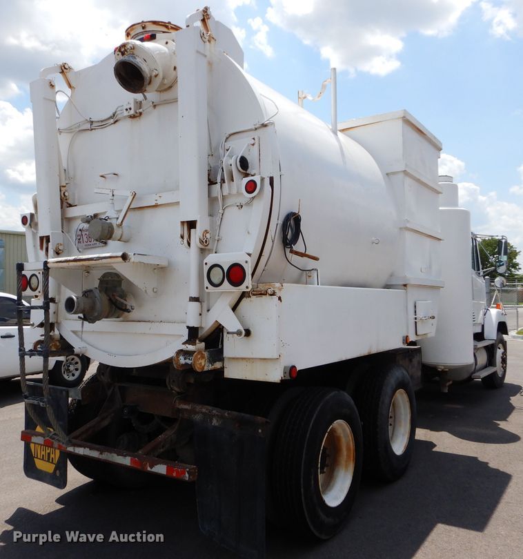 image for item DM4318 1994 Freightliner FLC  vacuum truck