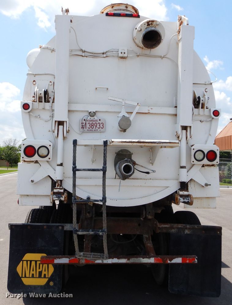 image for item DM4318 1994 Freightliner FLC  vacuum truck