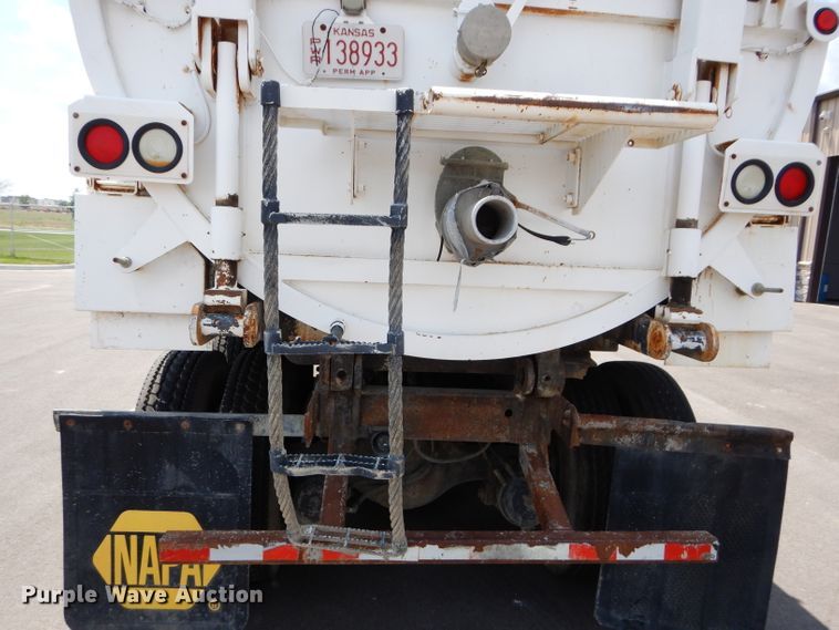 image for item DM4318 1994 Freightliner FLC  vacuum truck