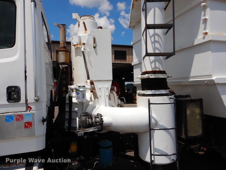 image for item DM4318 1994 Freightliner FLC  vacuum truck