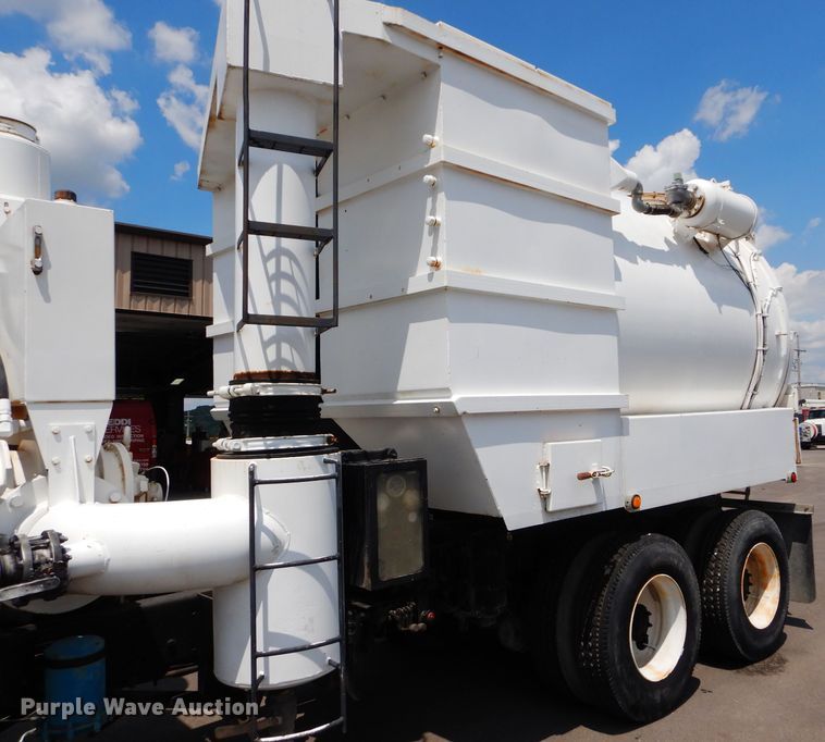 image for item DM4318 1994 Freightliner FLC  vacuum truck