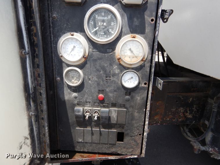 image for item DM4318 1994 Freightliner FLC  vacuum truck