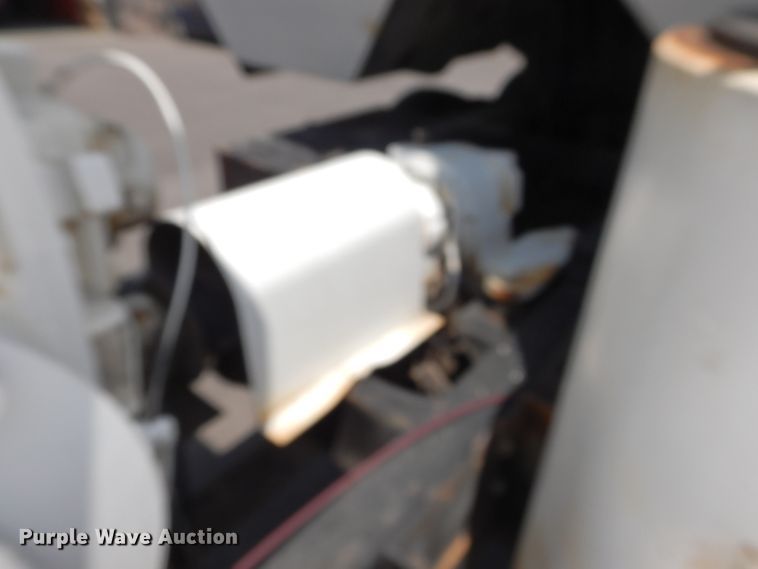 image for item DM4318 1994 Freightliner FLC  vacuum truck