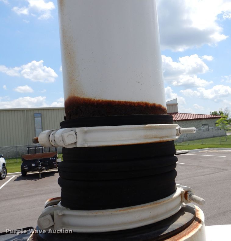 image for item DM4318 1994 Freightliner FLC  vacuum truck