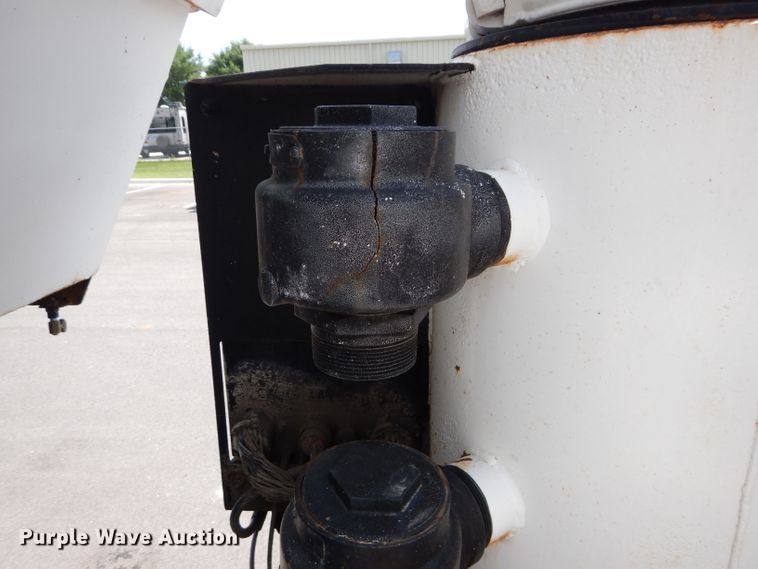 image for item DM4318 1994 Freightliner FLC  vacuum truck