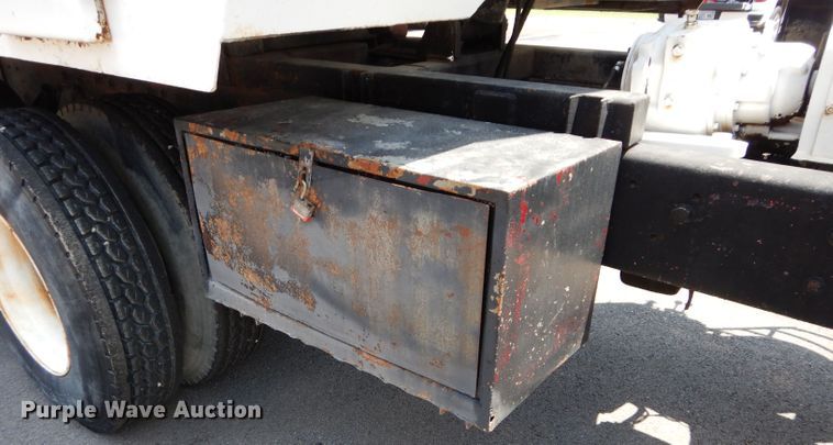 image for item DM4318 1994 Freightliner FLC  vacuum truck