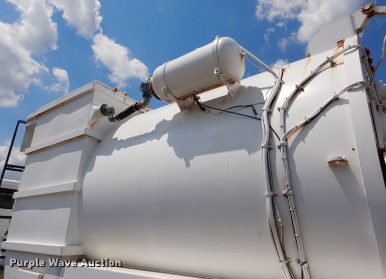 image for item DM4318 1994 Freightliner FLC  vacuum truck