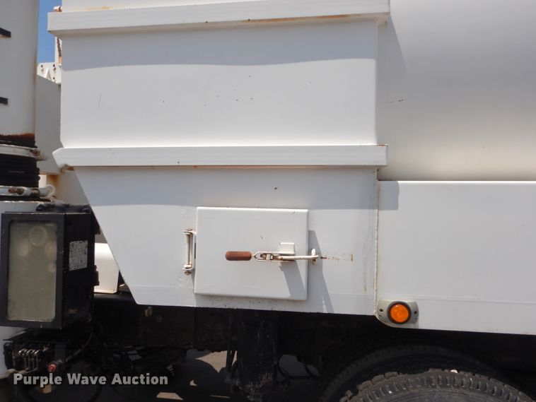 image for item DM4318 1994 Freightliner FLC  vacuum truck