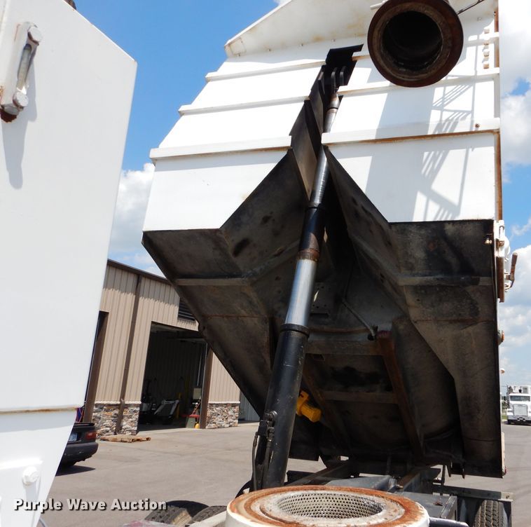 image for item DM4318 1994 Freightliner FLC  vacuum truck