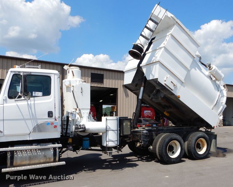 image for item DM4318 1994 Freightliner FLC  vacuum truck