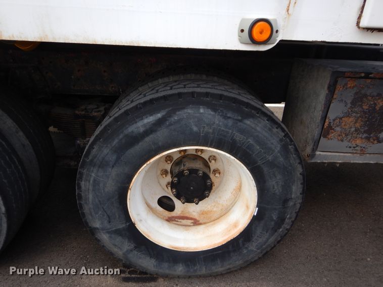 image for item DM4318 1994 Freightliner FLC  vacuum truck