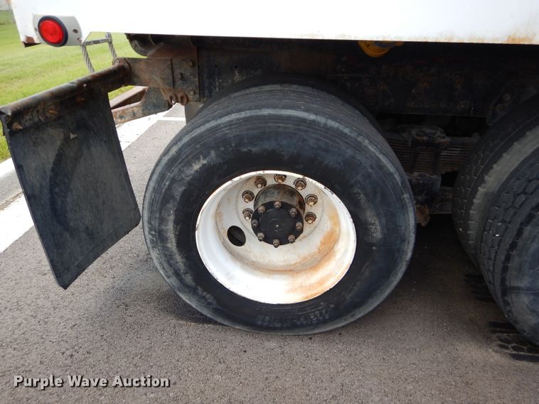 image for item DM4318 1994 Freightliner FLC  vacuum truck