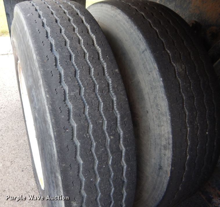 image for item DM4318 1994 Freightliner FLC  vacuum truck