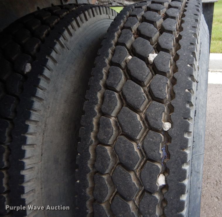 image for item DM4318 1994 Freightliner FLC  vacuum truck