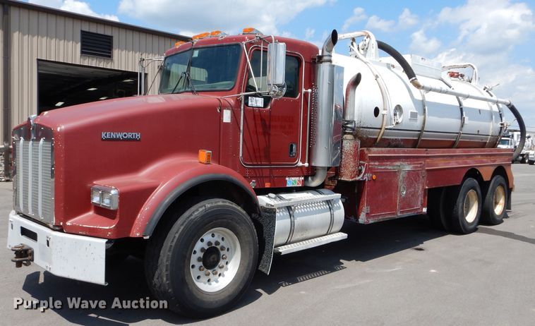 image for item DM4319 2005 Kenworth T800  hydrovac truck