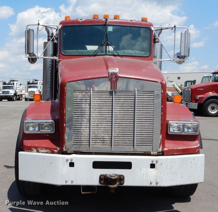 image for item DM4319 2005 Kenworth T800  hydrovac truck