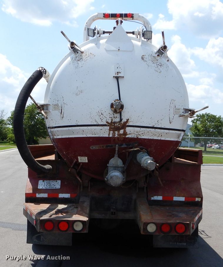 image for item DM4319 2005 Kenworth T800  hydrovac truck