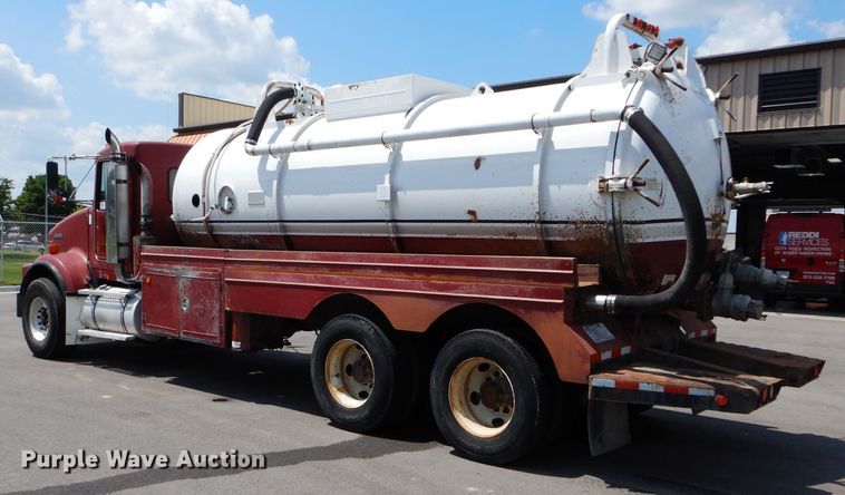 image for item DM4319 2005 Kenworth T800  hydrovac truck