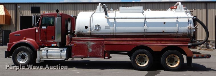 image for item DM4319 2005 Kenworth T800  hydrovac truck
